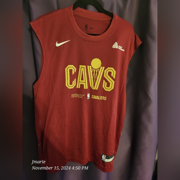 Cleveland Cavaliers Jersey - Picture 2 of 6